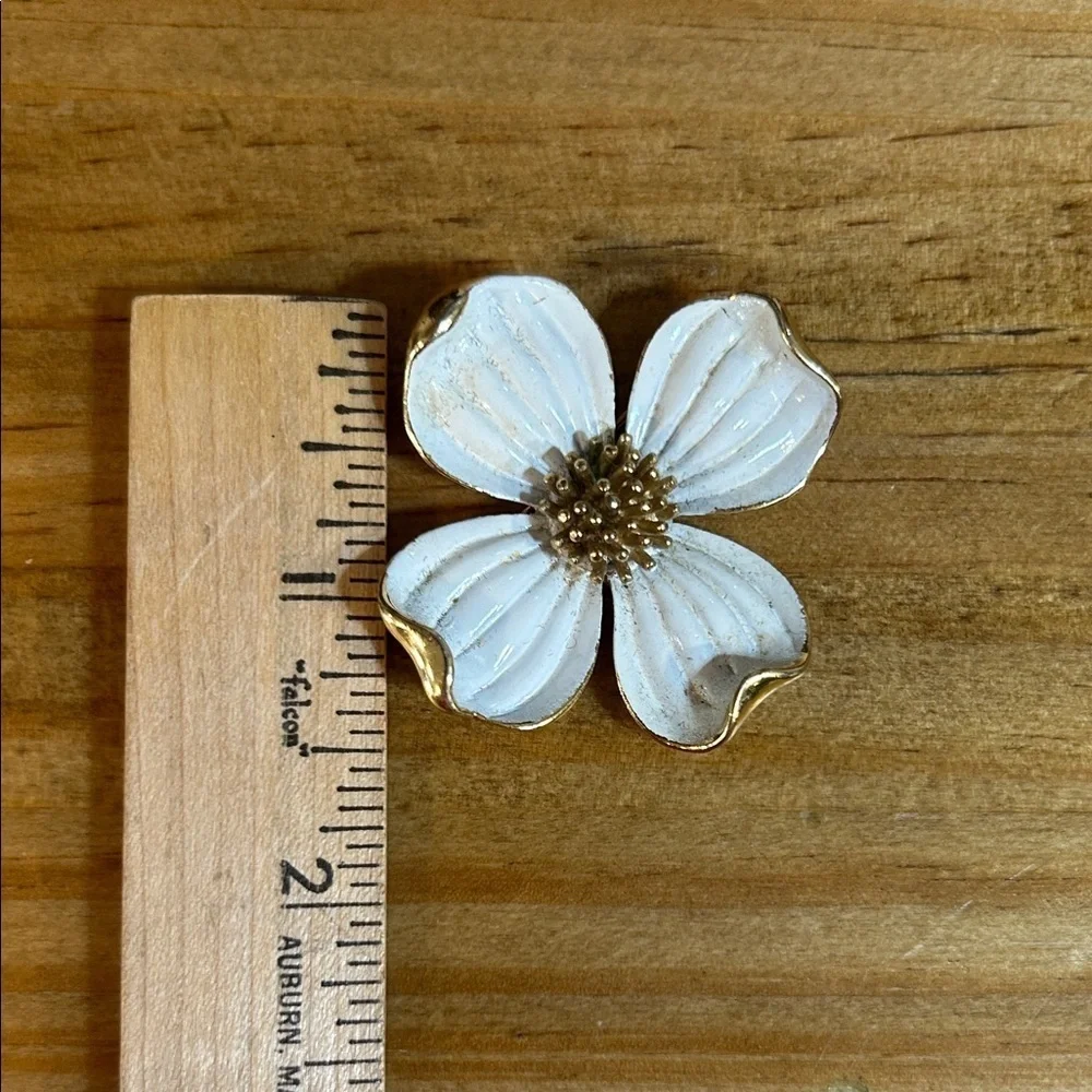 Vintage TRIFARI Crown Goldtone White Enamel Dogwood flower Shape Brooch Pin